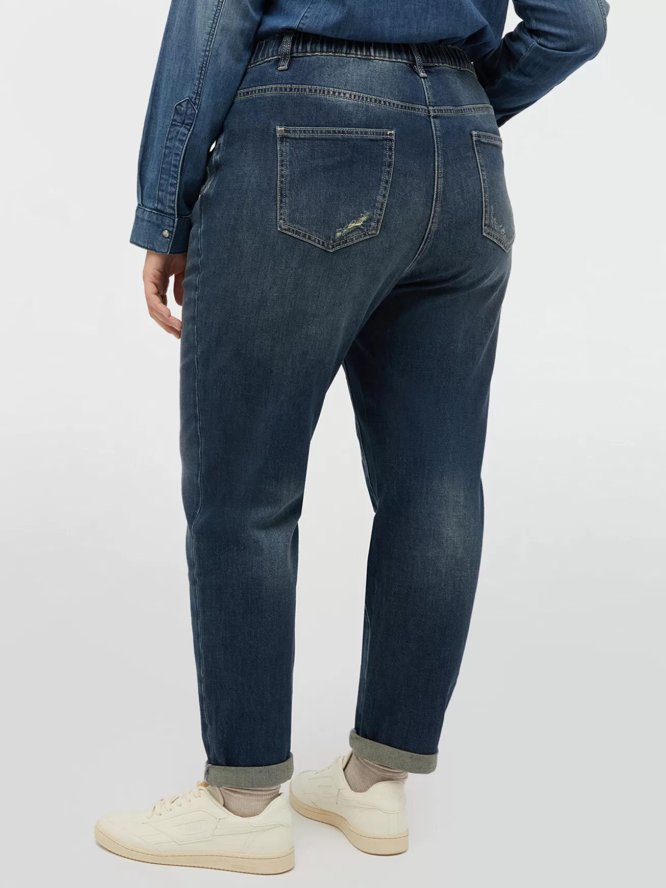 Fashion Fiorella Rubino Jeans Barrel Con Strappi E Patch Blu