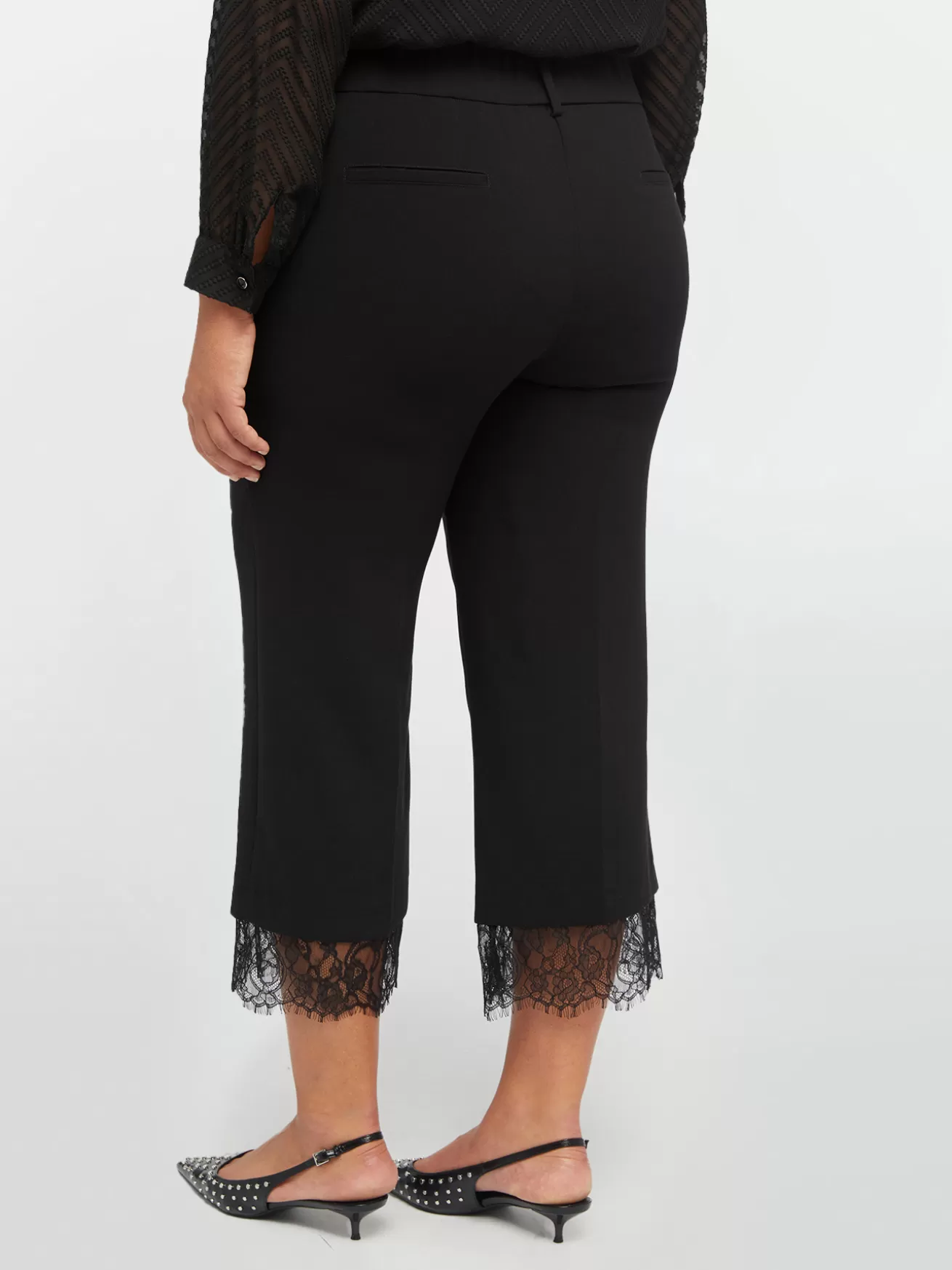 Best Sale Fiorella Rubino Pantaloni Cropped Con Pizzo Al Fondo Nero